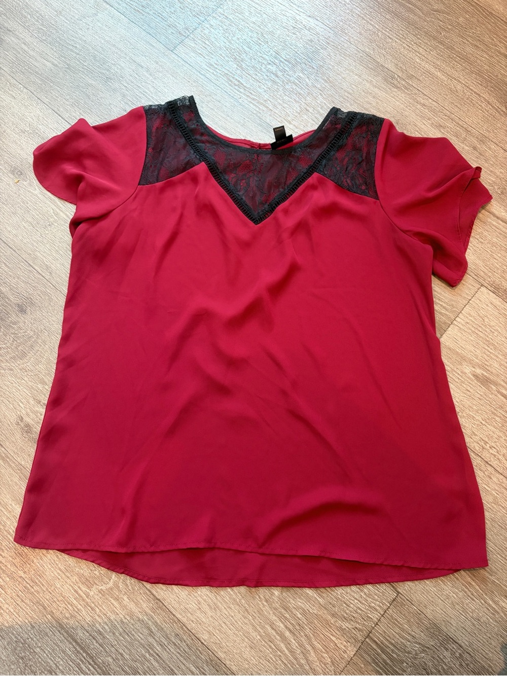 Worthington Cranberry Short Sleeve Top with Black Lace V-Neck